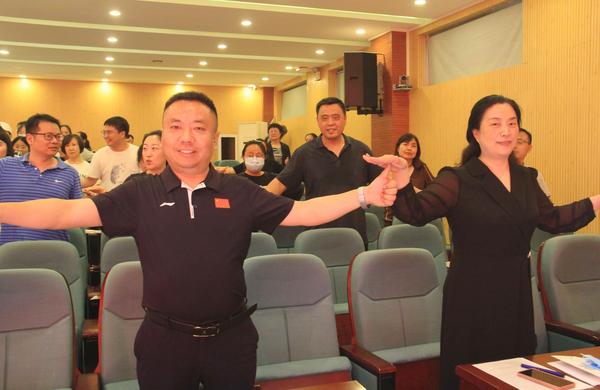 4教师参加现场游戏 4教师参加现场游戏